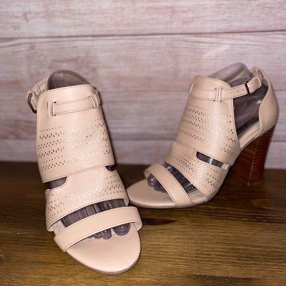 Violet & Red Stitchfix  Heel Blush 8.5 biege cream buckle strap square heel. - Picture 3 of 11